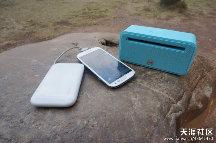 微软三件套手机版:户外散步活动三件套 手机音箱电源 一个都不能少