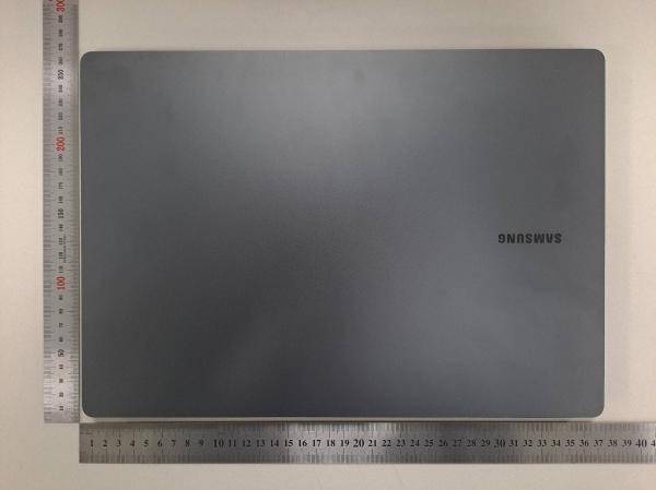 苹果13出版有几个颜色:三星 Galaxy Book 3 Ultra 笔记本真机曝光，对标苹果MacBook Pro