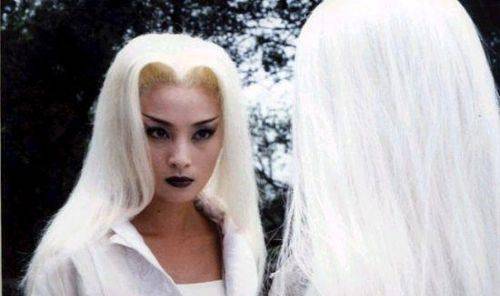 一起练跑酷吧苹果版:六位女星饰演白发魔女，最美不是马苏，90年代初那部才经典