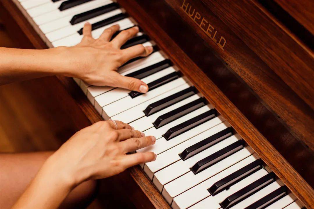 蝌蚪课苹果手机版:弹钢琴时，怎样把音乐的层次感弹出来？