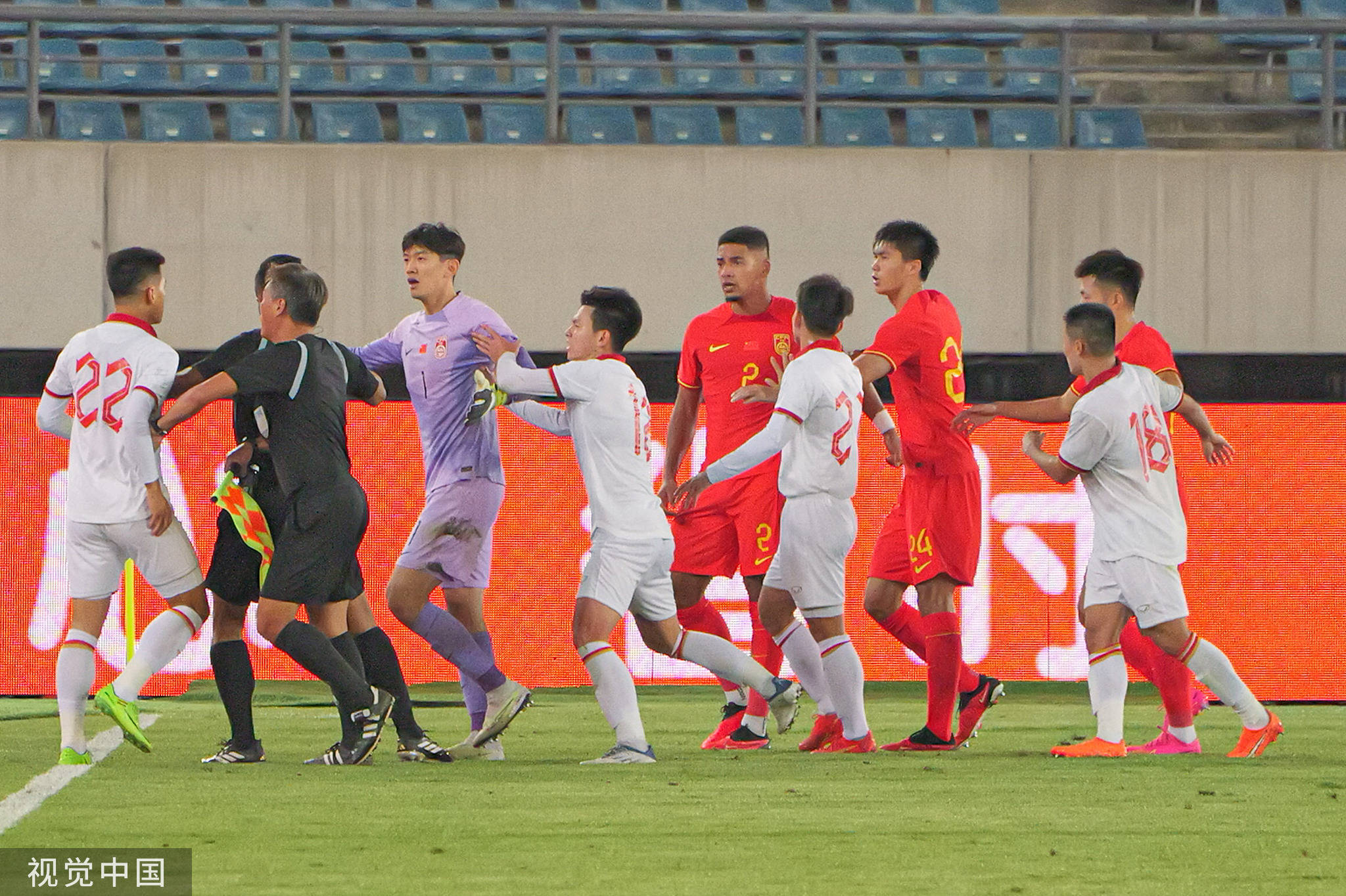 国足赢越南更像以弱胜强 扬科维奇仍纠结是否重用年轻球员