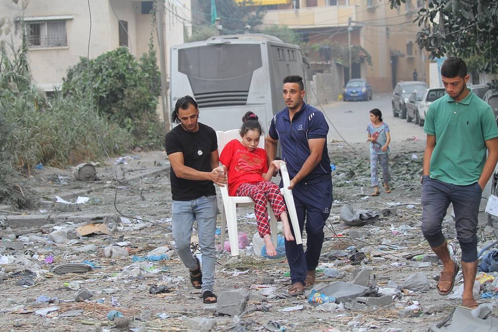 以军要求百万加沙居民南迁后引发恐慌，哈马斯呼吁坚守家园